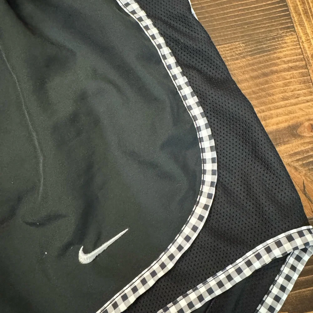 Nike sleek black